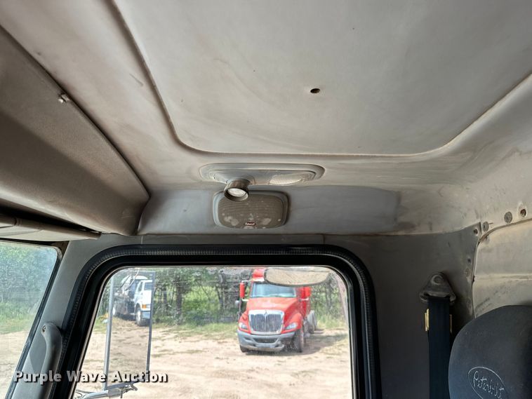 image for item ML9120 2006 Peterbilt 379  semi truck