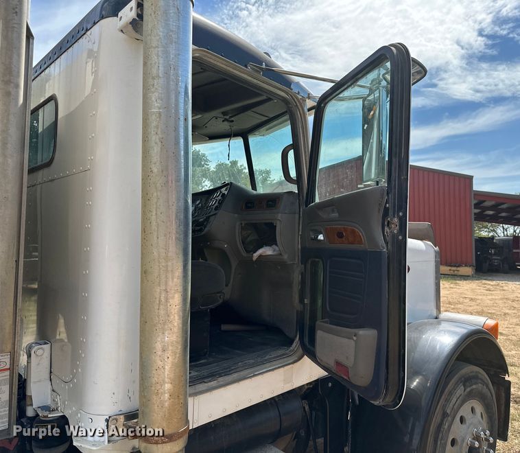 image for item ML9120 2006 Peterbilt 379  semi truck