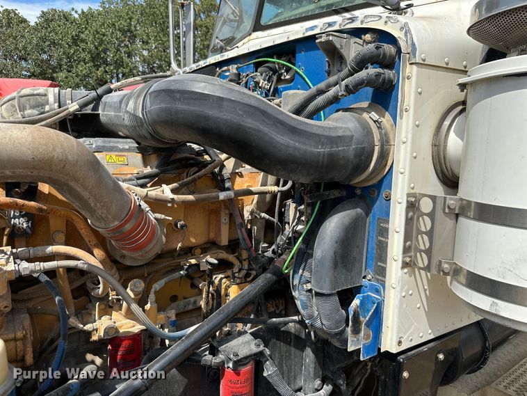 image for item ML9120 2006 Peterbilt 379  semi truck