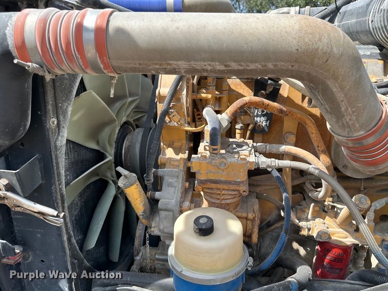 image for item ML9120 2006 Peterbilt 379  semi truck