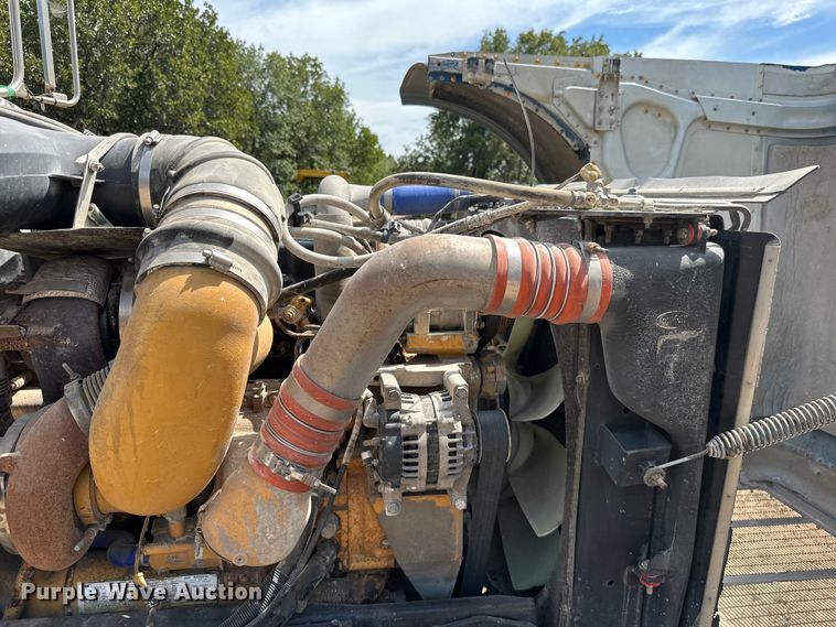 image for item ML9120 2006 Peterbilt 379  semi truck