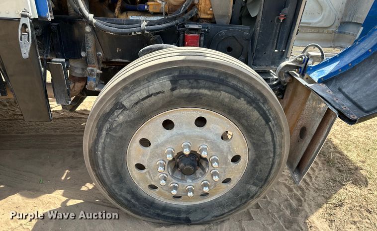 image for item ML9120 2006 Peterbilt 379  semi truck