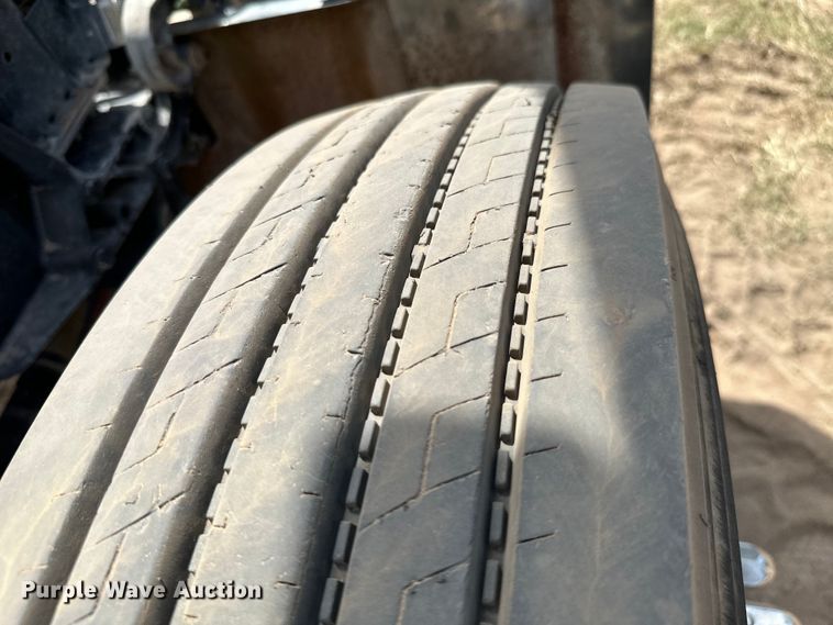 image for item ML9120 2006 Peterbilt 379  semi truck