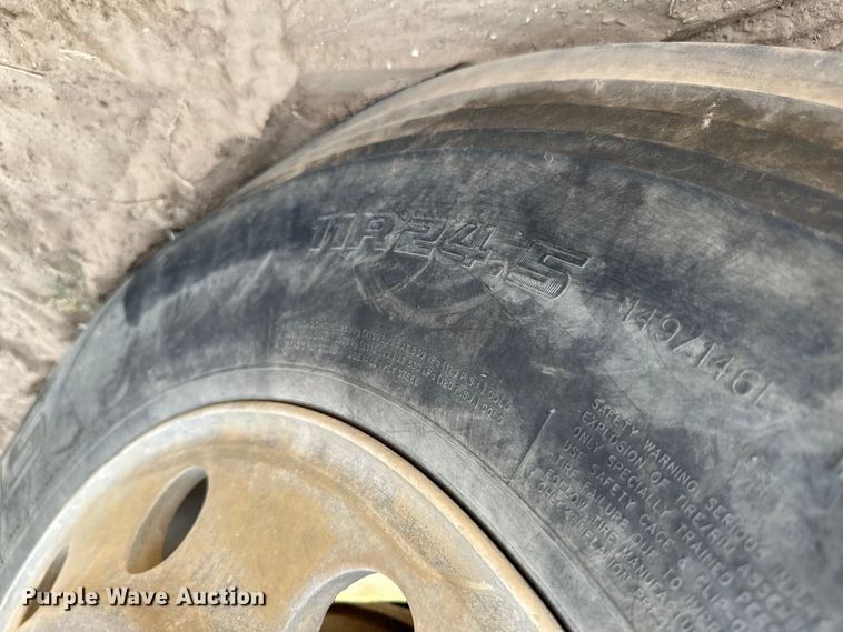 image for item ML9120 2006 Peterbilt 379  semi truck