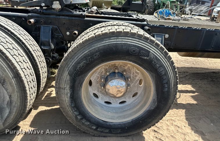 image for item ML9120 2006 Peterbilt 379  semi truck