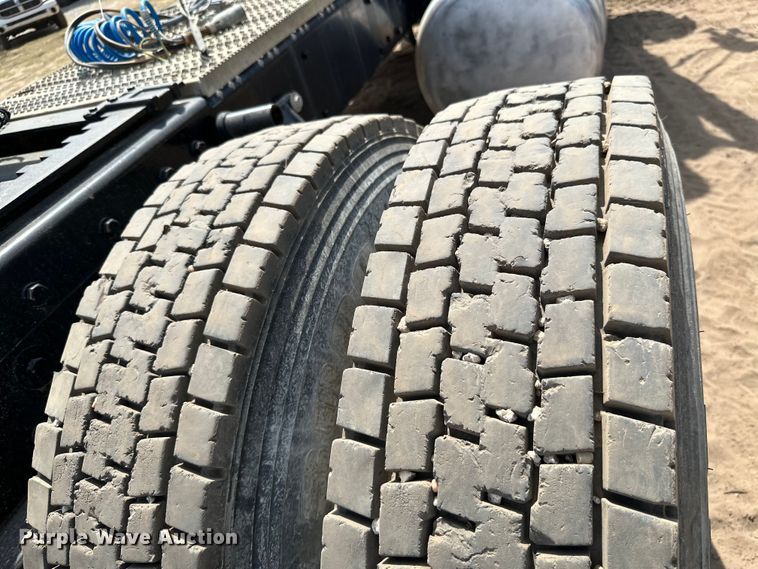 image for item ML9120 2006 Peterbilt 379  semi truck