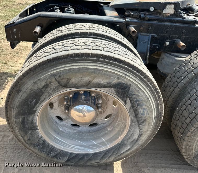 image for item ML9120 2006 Peterbilt 379  semi truck