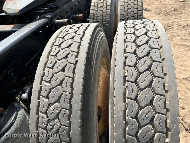 image for item ML9120 2006 Peterbilt 379  semi truck