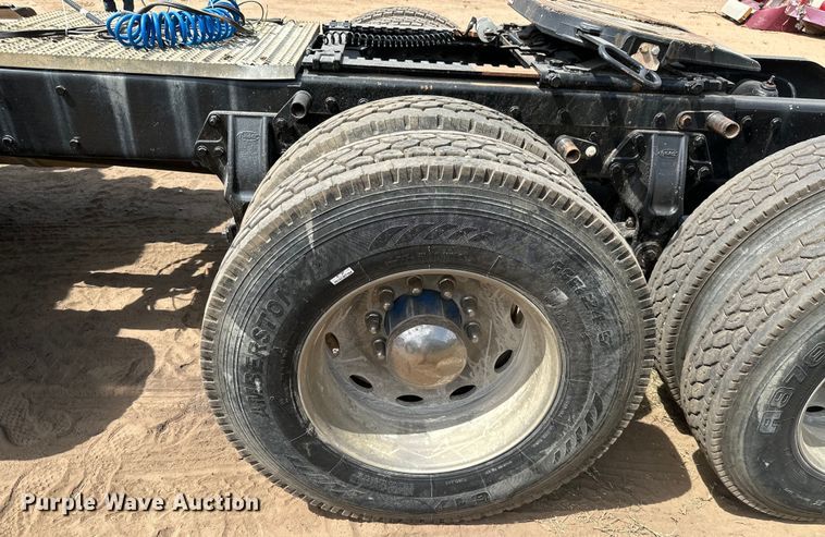 image for item ML9120 2006 Peterbilt 379  semi truck