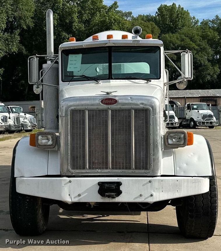 image for item MQ9323 2005 Peterbilt 357  ready mix truck