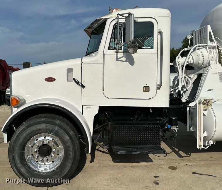 image for item MQ9323 2005 Peterbilt 357  ready mix truck
