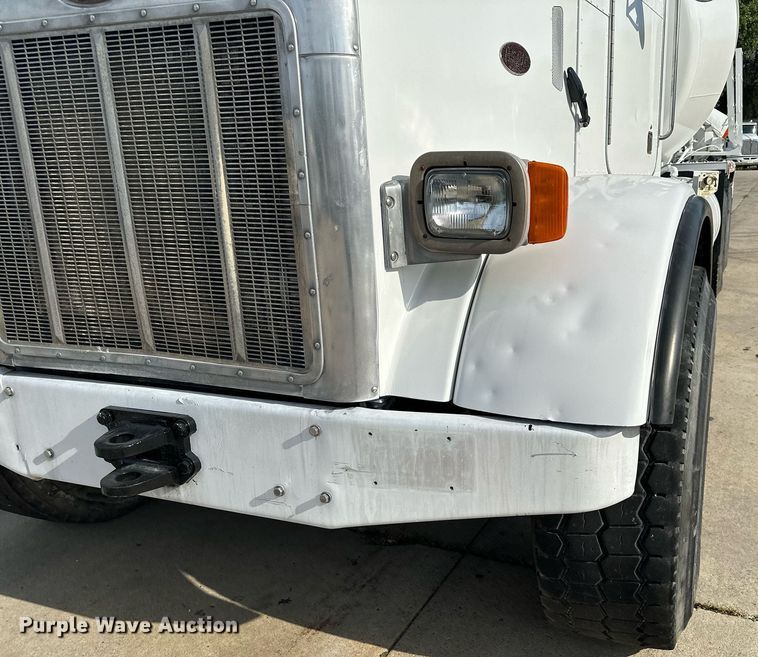 image for item MQ9323 2005 Peterbilt 357  ready mix truck