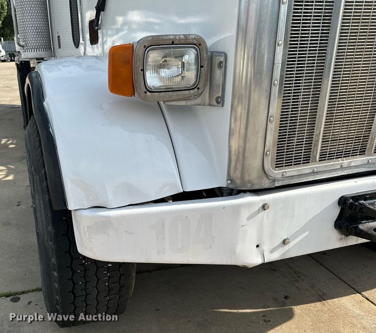 image for item MQ9323 2005 Peterbilt 357  ready mix truck