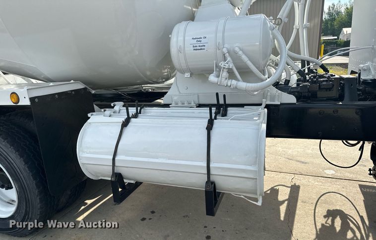 image for item MQ9323 2005 Peterbilt 357  ready mix truck