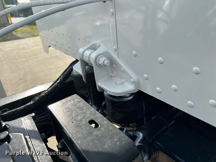 image for item MQ9323 2005 Peterbilt 357  ready mix truck