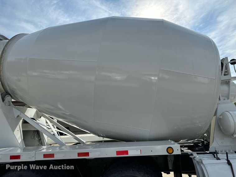 image for item MQ9323 2005 Peterbilt 357  ready mix truck