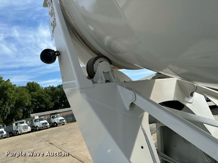 image for item MQ9323 2005 Peterbilt 357  ready mix truck