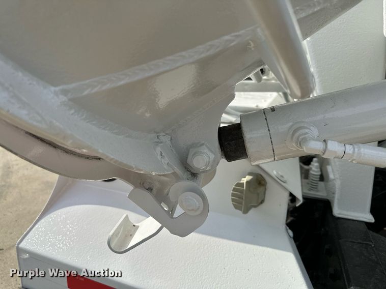 image for item MQ9323 2005 Peterbilt 357  ready mix truck