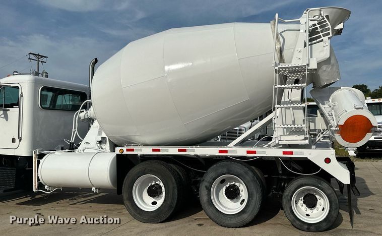 image for item MQ9323 2005 Peterbilt 357  ready mix truck