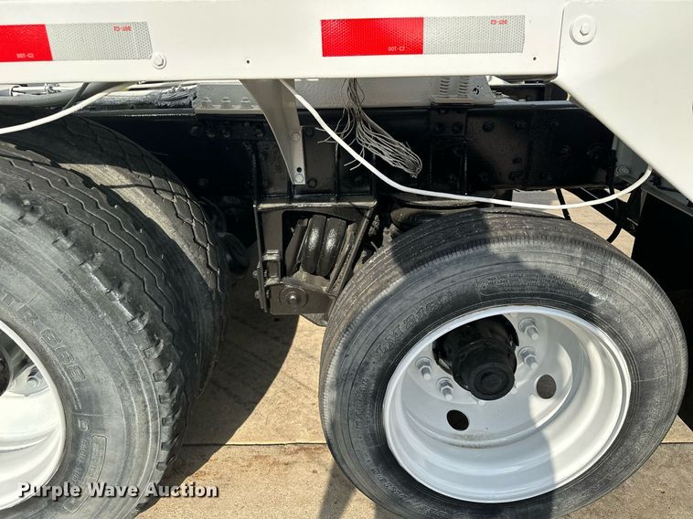 image for item MQ9323 2005 Peterbilt 357  ready mix truck