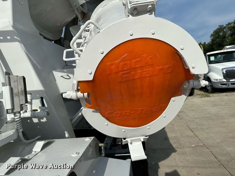 image for item MQ9323 2005 Peterbilt 357  ready mix truck