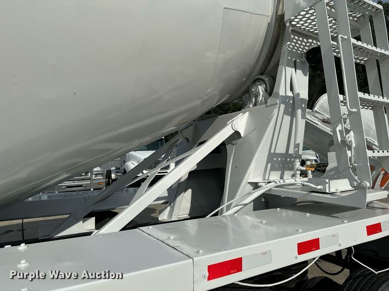 image for item MQ9323 2005 Peterbilt 357  ready mix truck