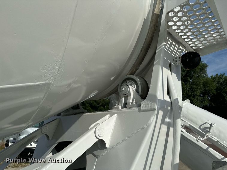 image for item MQ9323 2005 Peterbilt 357  ready mix truck