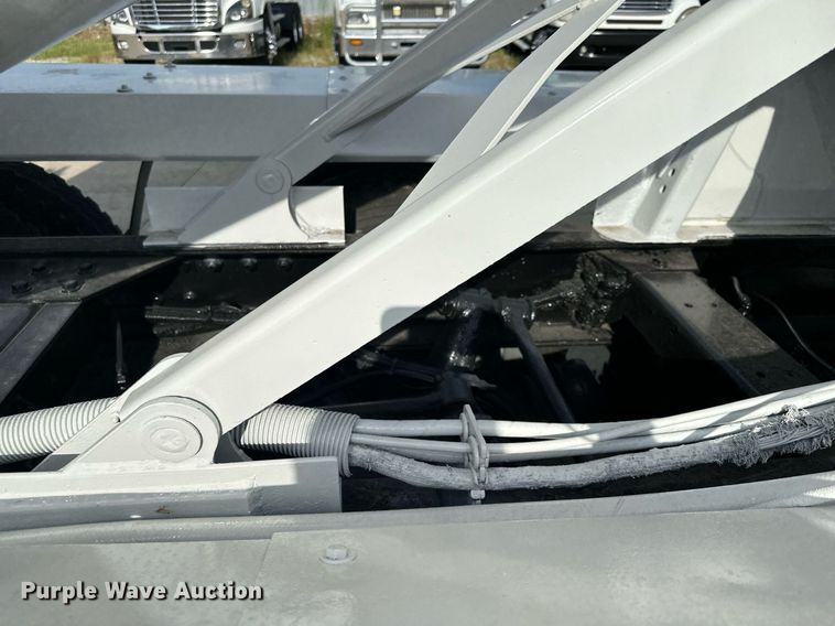 image for item MQ9323 2005 Peterbilt 357  ready mix truck