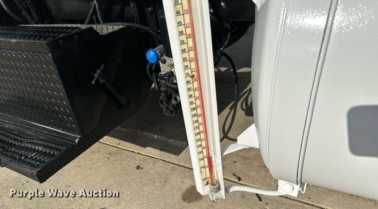 image for item MQ9323 2005 Peterbilt 357  ready mix truck