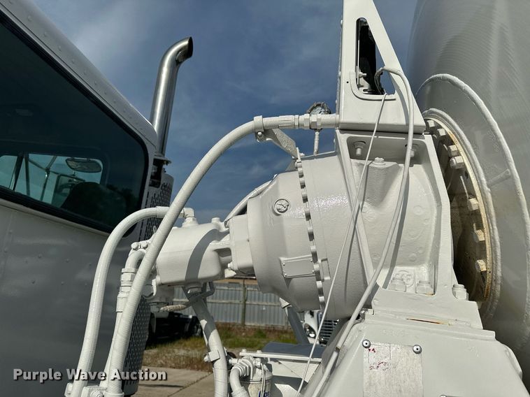 image for item MQ9323 2005 Peterbilt 357  ready mix truck