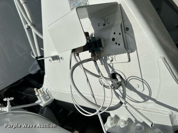 image for item MQ9323 2005 Peterbilt 357  ready mix truck