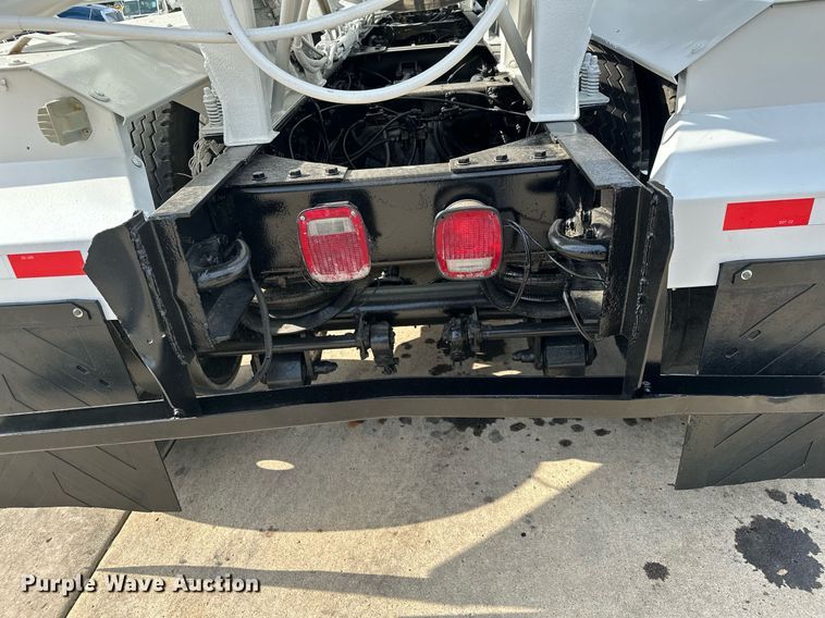 image for item MQ9323 2005 Peterbilt 357  ready mix truck