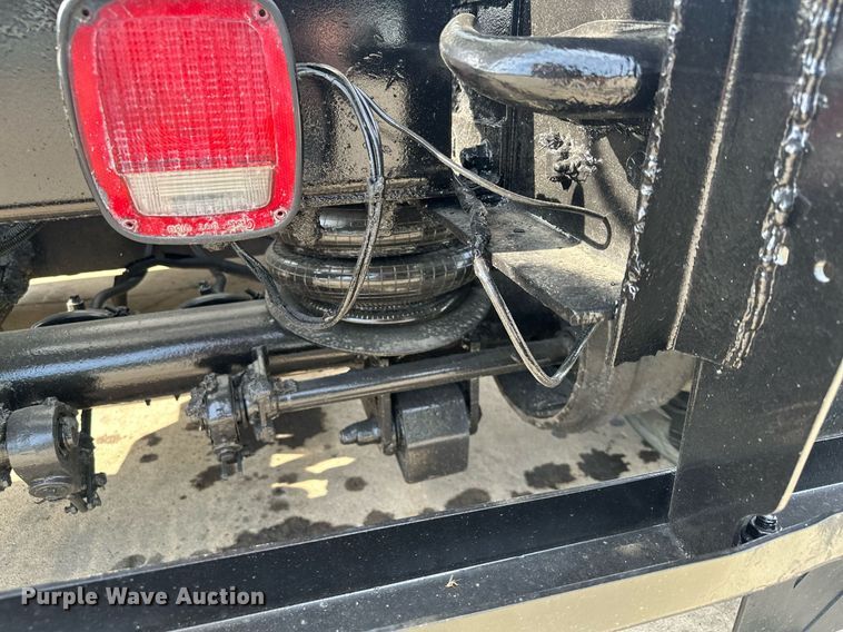 image for item MQ9323 2005 Peterbilt 357  ready mix truck