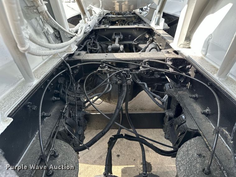 image for item MQ9323 2005 Peterbilt 357  ready mix truck