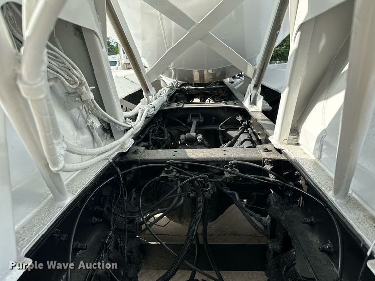 image for item MQ9323 2005 Peterbilt 357  ready mix truck