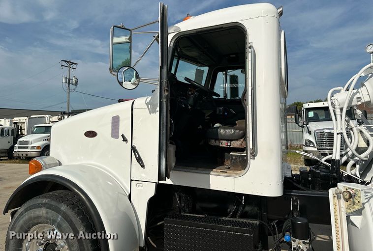 image for item MQ9323 2005 Peterbilt 357  ready mix truck