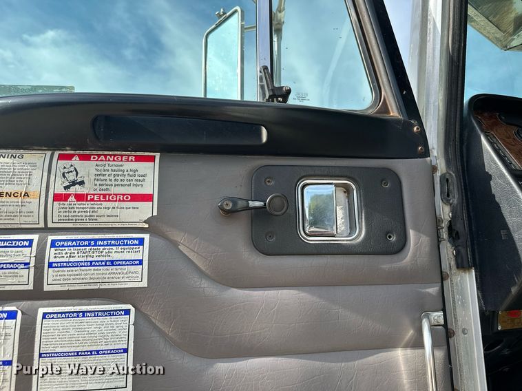 image for item MQ9323 2005 Peterbilt 357  ready mix truck