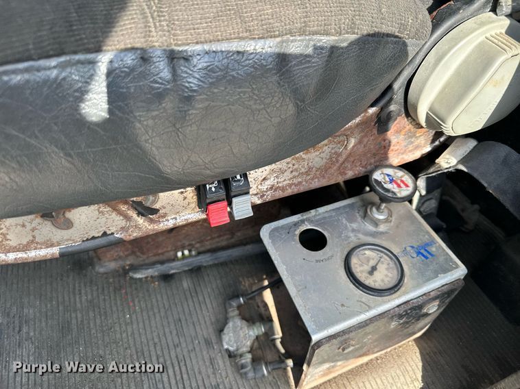 image for item MQ9323 2005 Peterbilt 357  ready mix truck