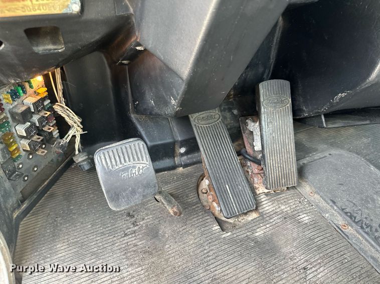 image for item MQ9323 2005 Peterbilt 357  ready mix truck