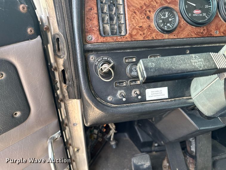 image for item MQ9323 2005 Peterbilt 357  ready mix truck