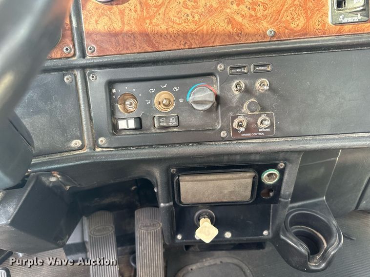 image for item MQ9323 2005 Peterbilt 357  ready mix truck