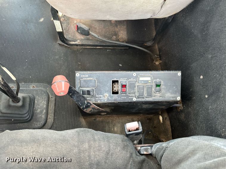 image for item MQ9323 2005 Peterbilt 357  ready mix truck