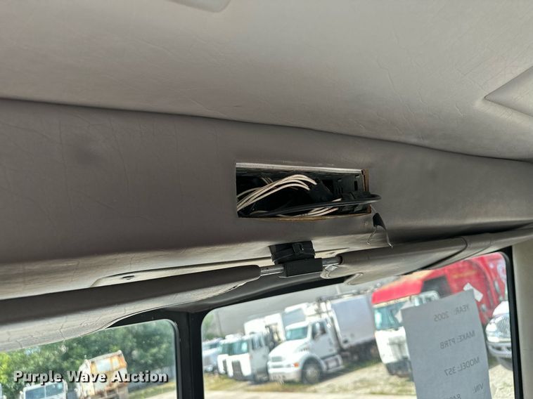 image for item MQ9323 2005 Peterbilt 357  ready mix truck