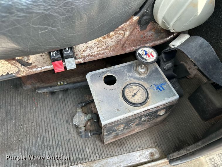 image for item MQ9323 2005 Peterbilt 357  ready mix truck