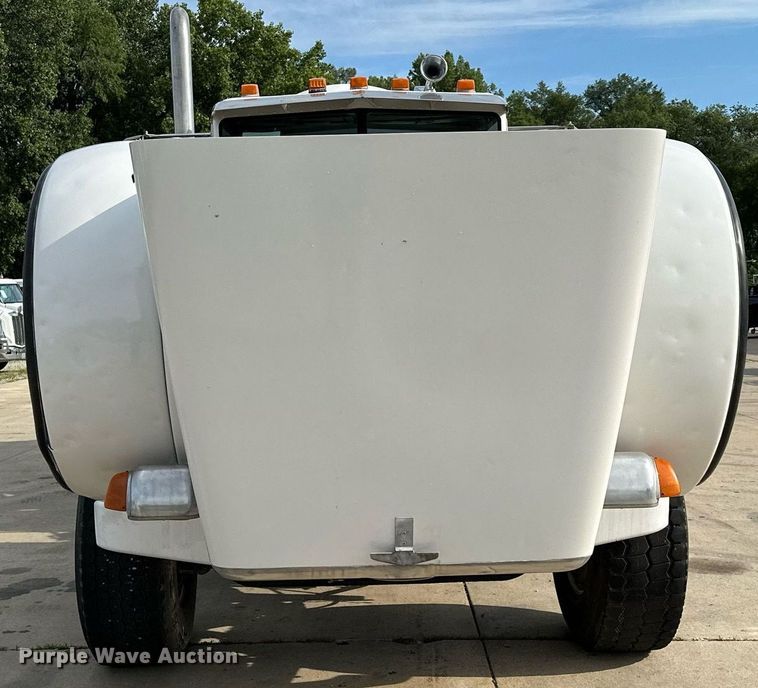 image for item MQ9323 2005 Peterbilt 357  ready mix truck