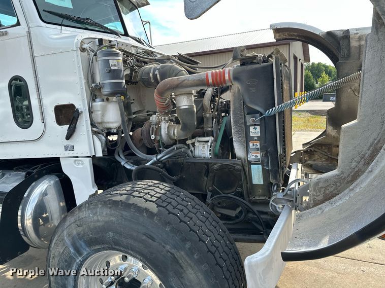 image for item MQ9323 2005 Peterbilt 357  ready mix truck