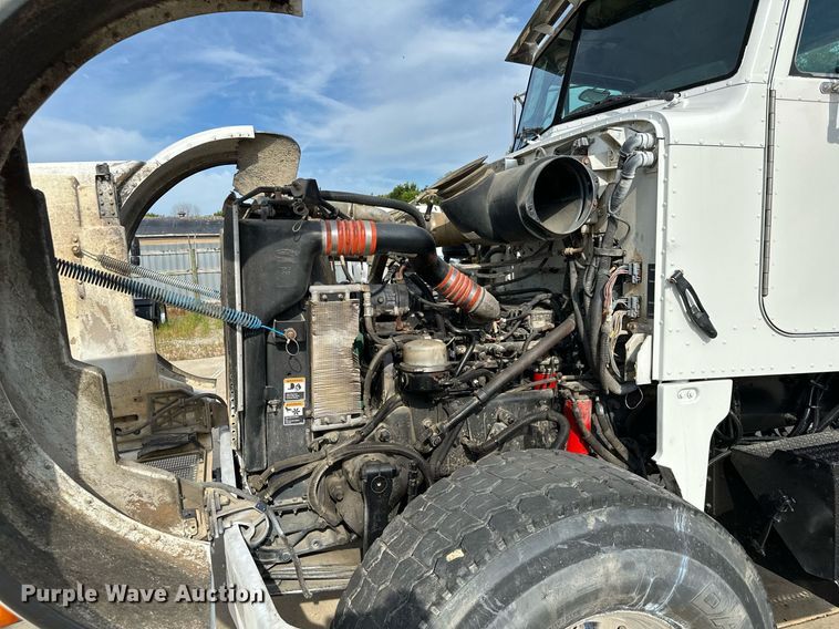 image for item MQ9323 2005 Peterbilt 357  ready mix truck
