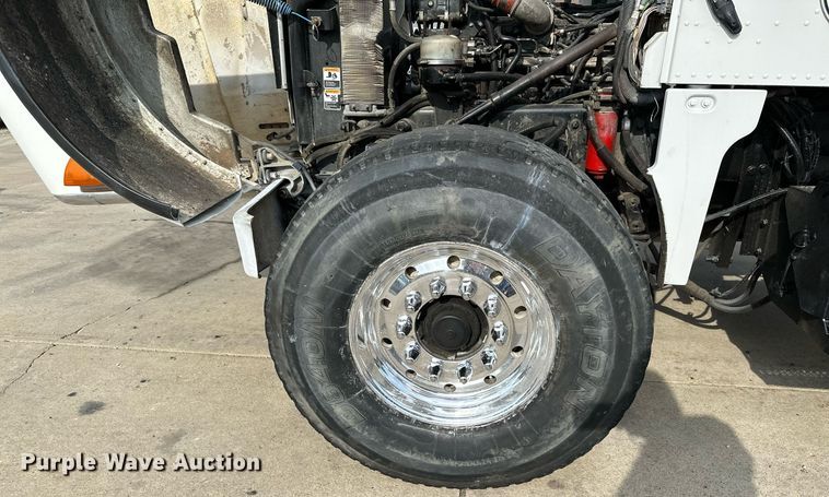 image for item MQ9323 2005 Peterbilt 357  ready mix truck