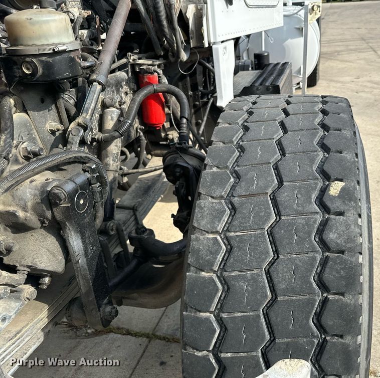 image for item MQ9323 2005 Peterbilt 357  ready mix truck