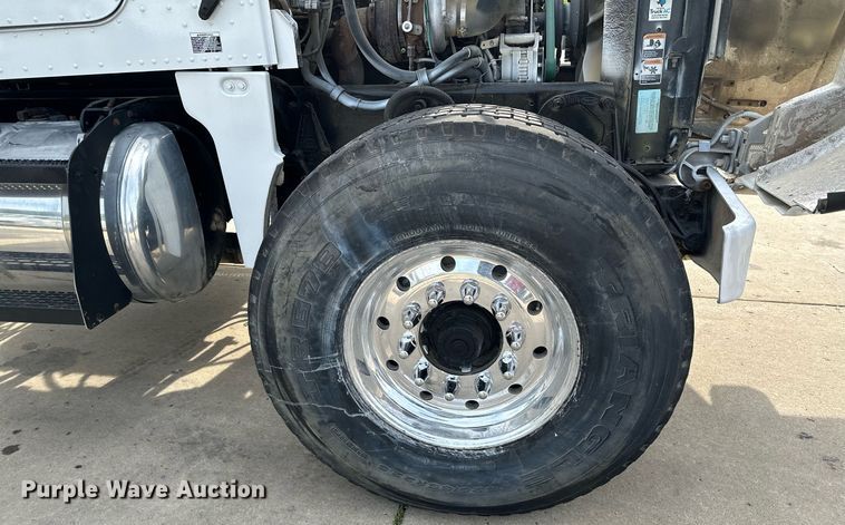 image for item MQ9323 2005 Peterbilt 357  ready mix truck